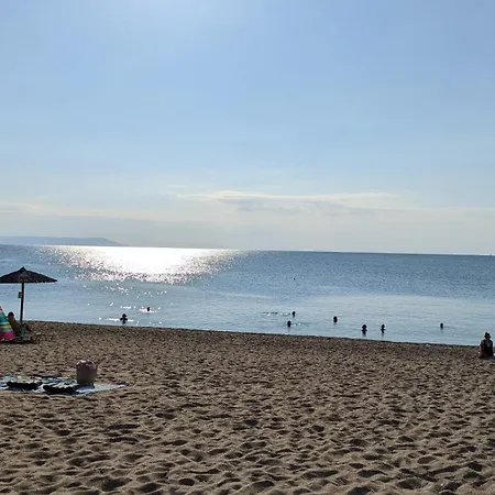 Lägenhet Seaside Escape Vrasná